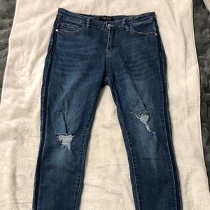 Judy Blue distressed knee skinny jeans